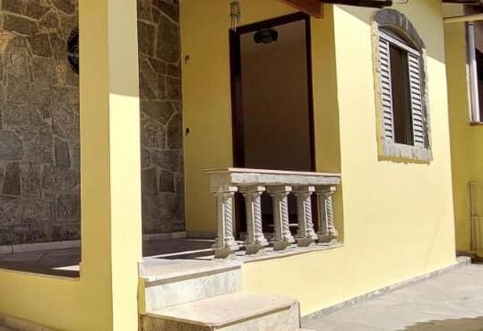 Casa a venda no centro de Itutinga