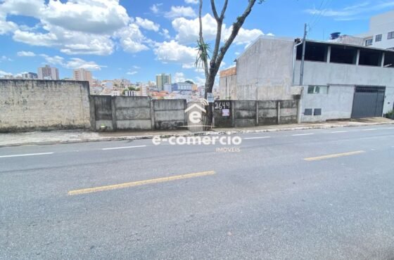 Lote a VENDA na Avenida principal