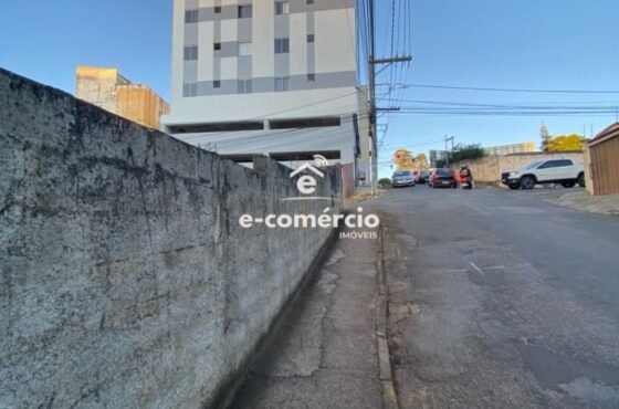 Lote, de esquina, para aluguel