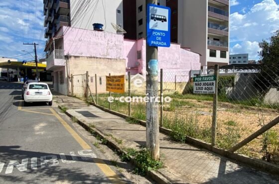 Lote amplo, no Centro, para aluguel