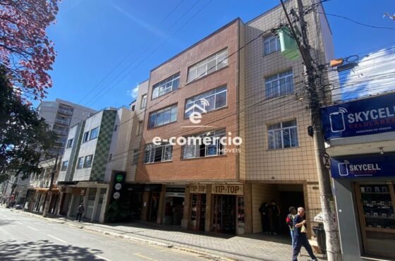 Apartamento na rua principal, Centro em Lavras