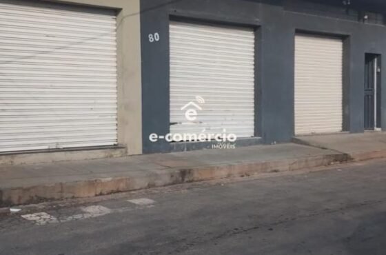 Loja ampla de esquina para aluguel em Lavras, próxima a uma das principais ruas da cidade.